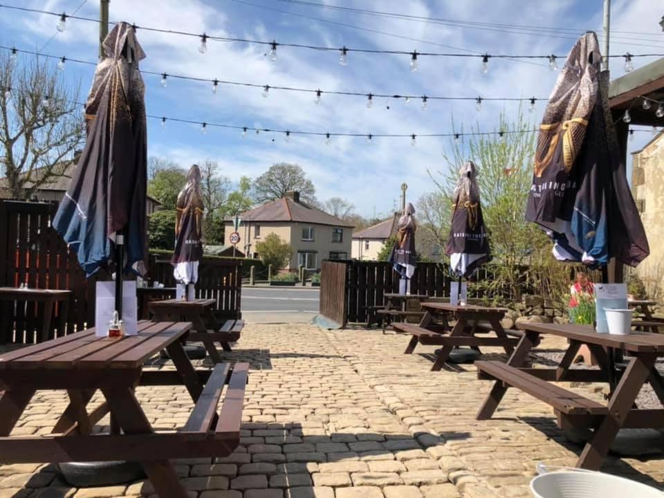 The Hare & Hounds Inn Foulridge Bagian luar foto